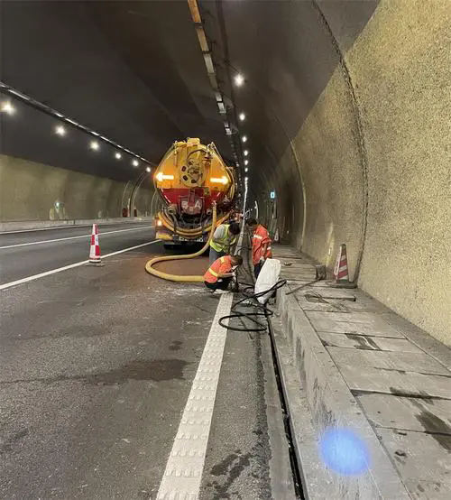 民和隧道排水渠清淤